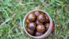 Dipované boilies Úderák (Údený Rak) Activ Pulse